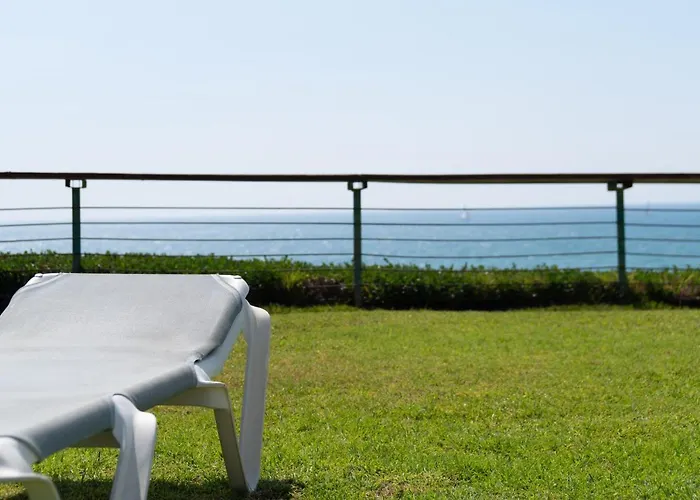 Sea View Stylish 1Br With Balcony By Beachfront Stay