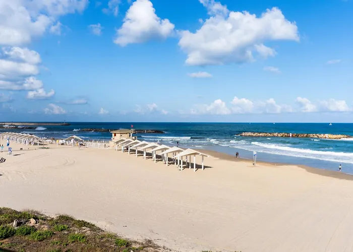 Sea View Stylish 1Br With Balcony By Beachfront Stay